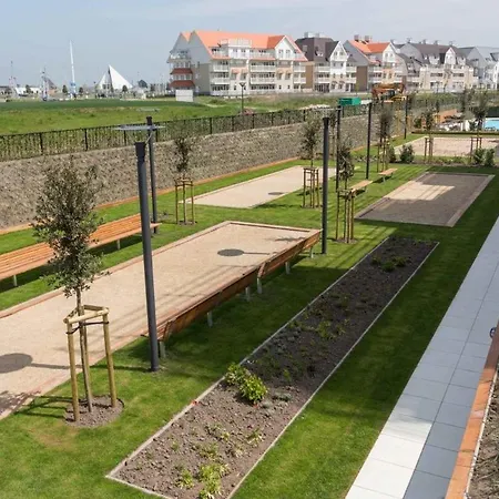 Sailors Vi Jalina Verwarmd Zwembad In Het Hoogseizoen Apartament