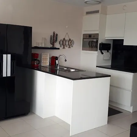 Sailors Vi Jalina Verwarmd Zwembad In Het Hoogseizoen Apartman *