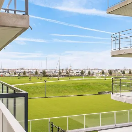 Sailors Vi Jalina Verwarmd Zwembad In Het Hoogseizoen アパート