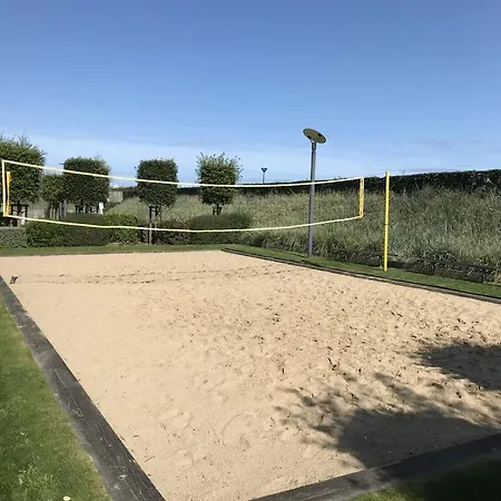 Sailors Vi Jalina Verwarmd Zwembad In Het Hoogseizoen *