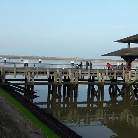 Sailors Vi Jalina Verwarmd Zwembad In Het Hoogseizoen