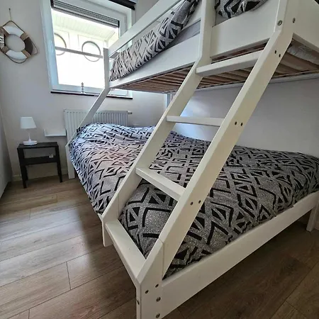 Sailors Vi Jalina Verwarmd Zwembad In Het Hoogseizoen アパート ニーウポールト