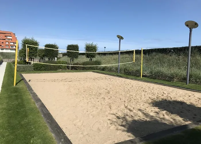 Sailors Vi Jalina Verwarmd Zwembad In Het Hoogseizoen *