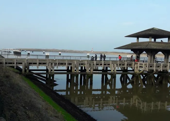 Sailors Vi Jalina Verwarmd Zwembad In Het Hoogseizoen